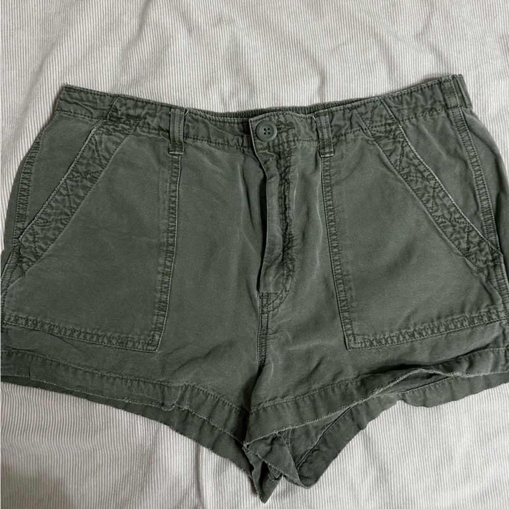 Aerie green shorts